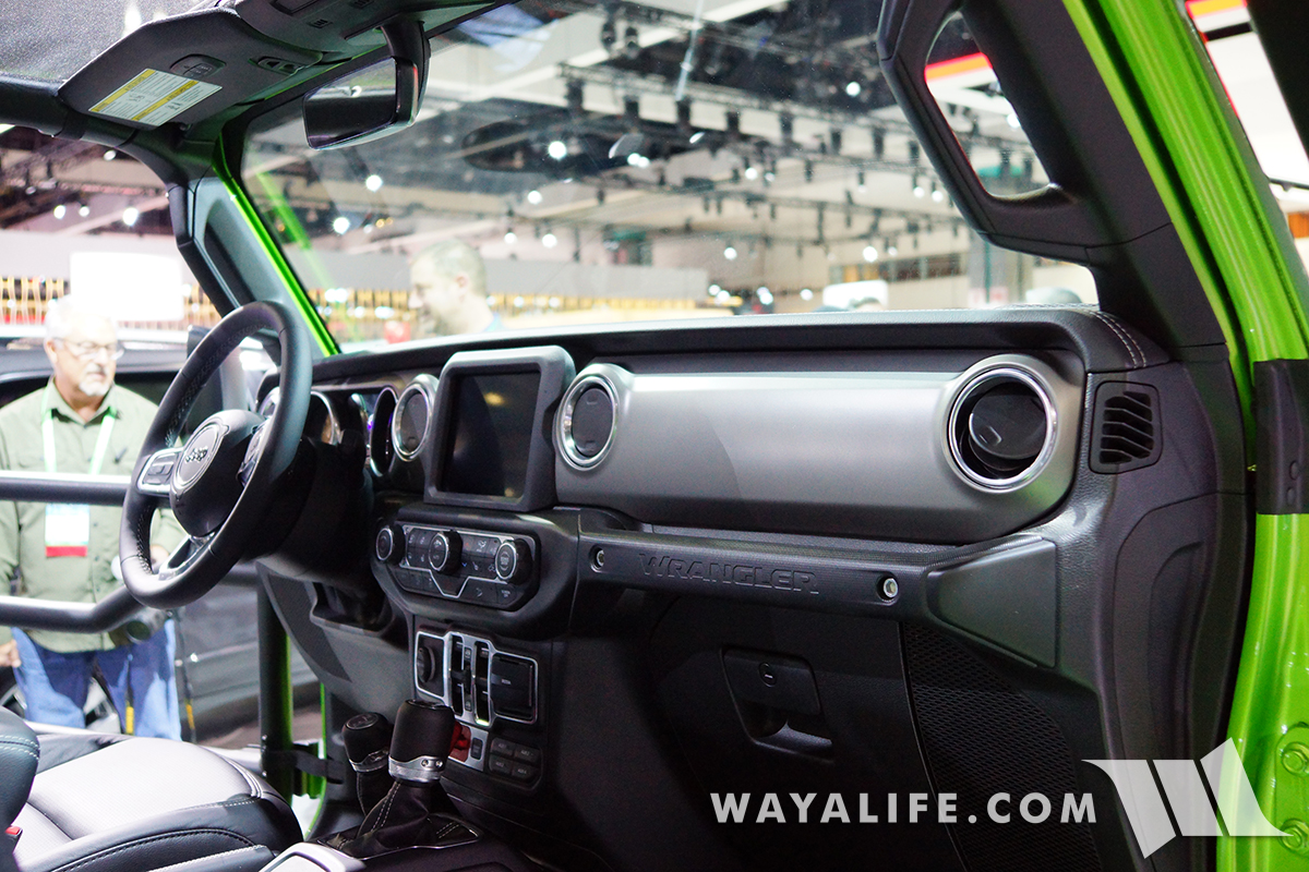 JL Wrangler Rubicon silver dash